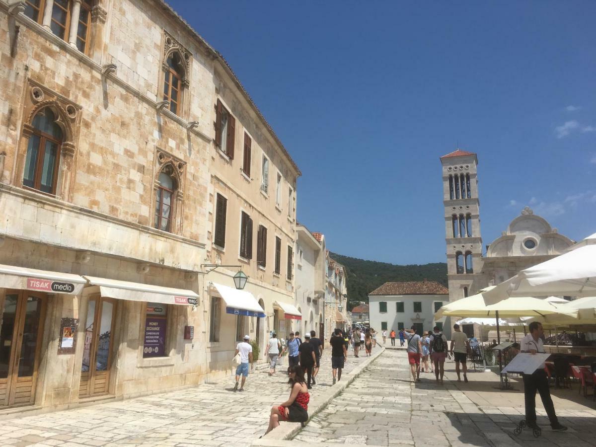 Hvar Piazza Apartment ฮวาร์ ภายนอก รูปภาพ