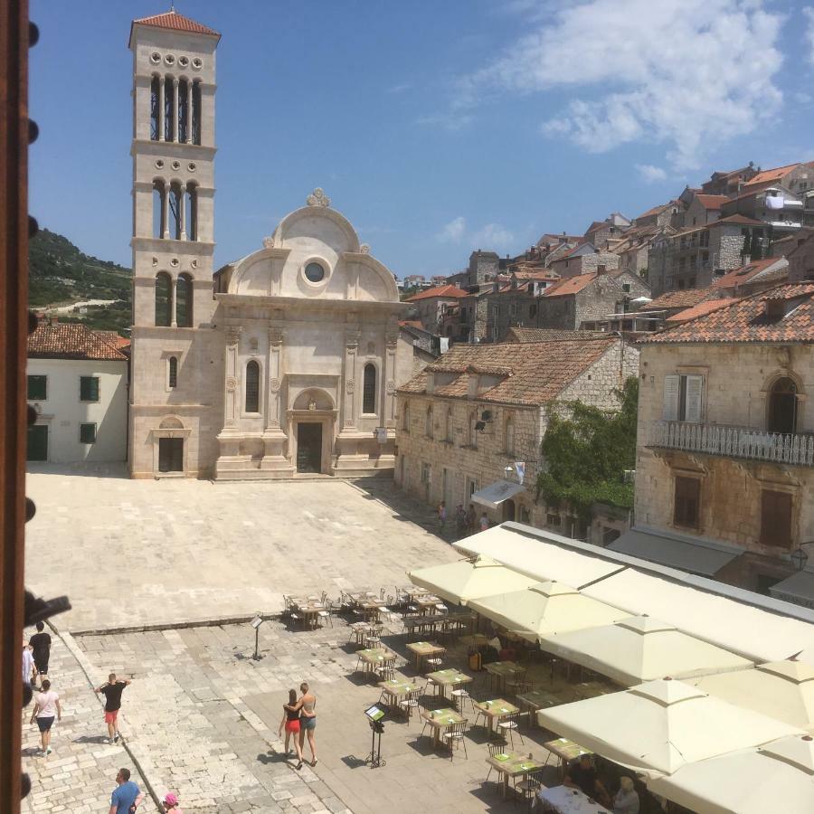 Hvar Piazza Apartment ฮวาร์ ภายนอก รูปภาพ