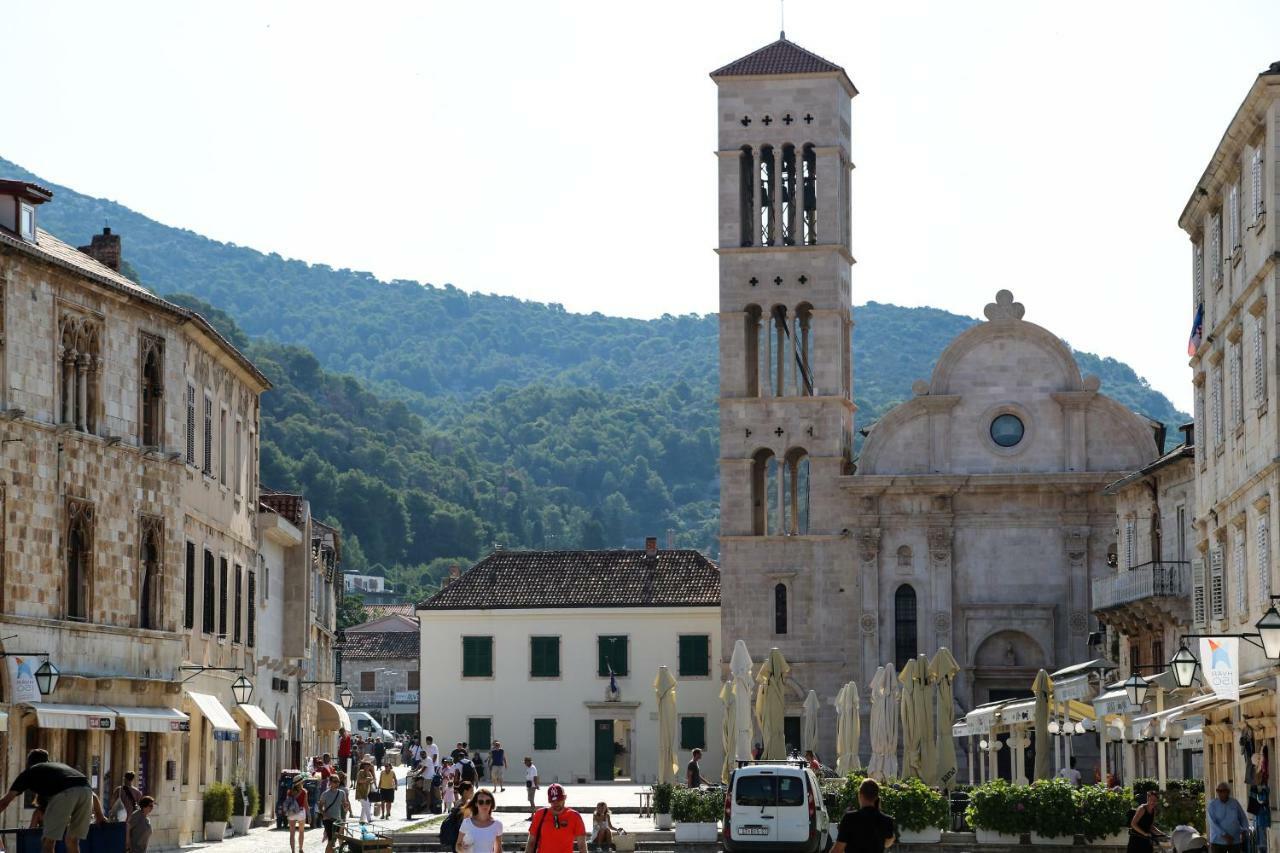 Hvar Piazza Apartment ฮวาร์ ภายนอก รูปภาพ