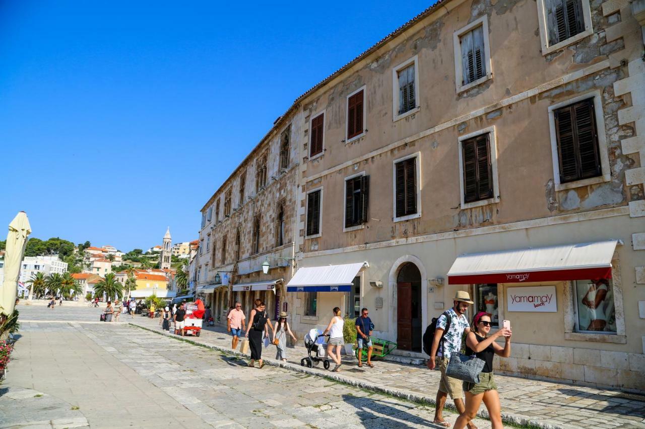 Hvar Piazza Apartment ฮวาร์ ภายนอก รูปภาพ