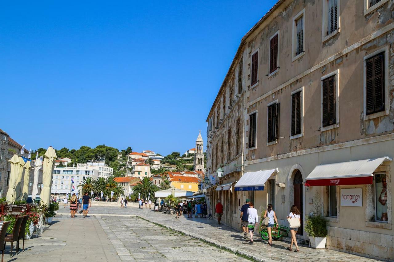 Hvar Piazza Apartment ฮวาร์ ภายนอก รูปภาพ